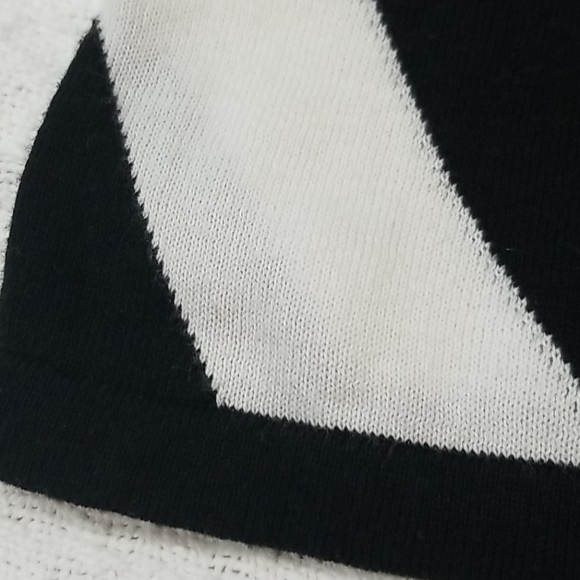 Sweater - Picture 3 of 4